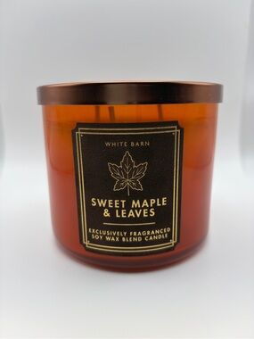 White Barn Sweet Maple & Leaves Scented Candle - Amber
